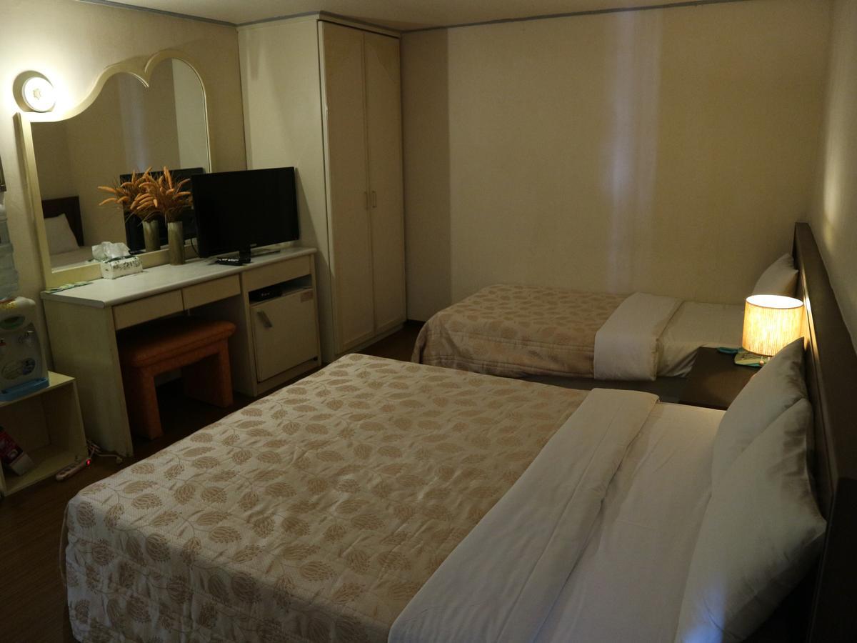 Sanmin Hotel Changhua City Exterior photo