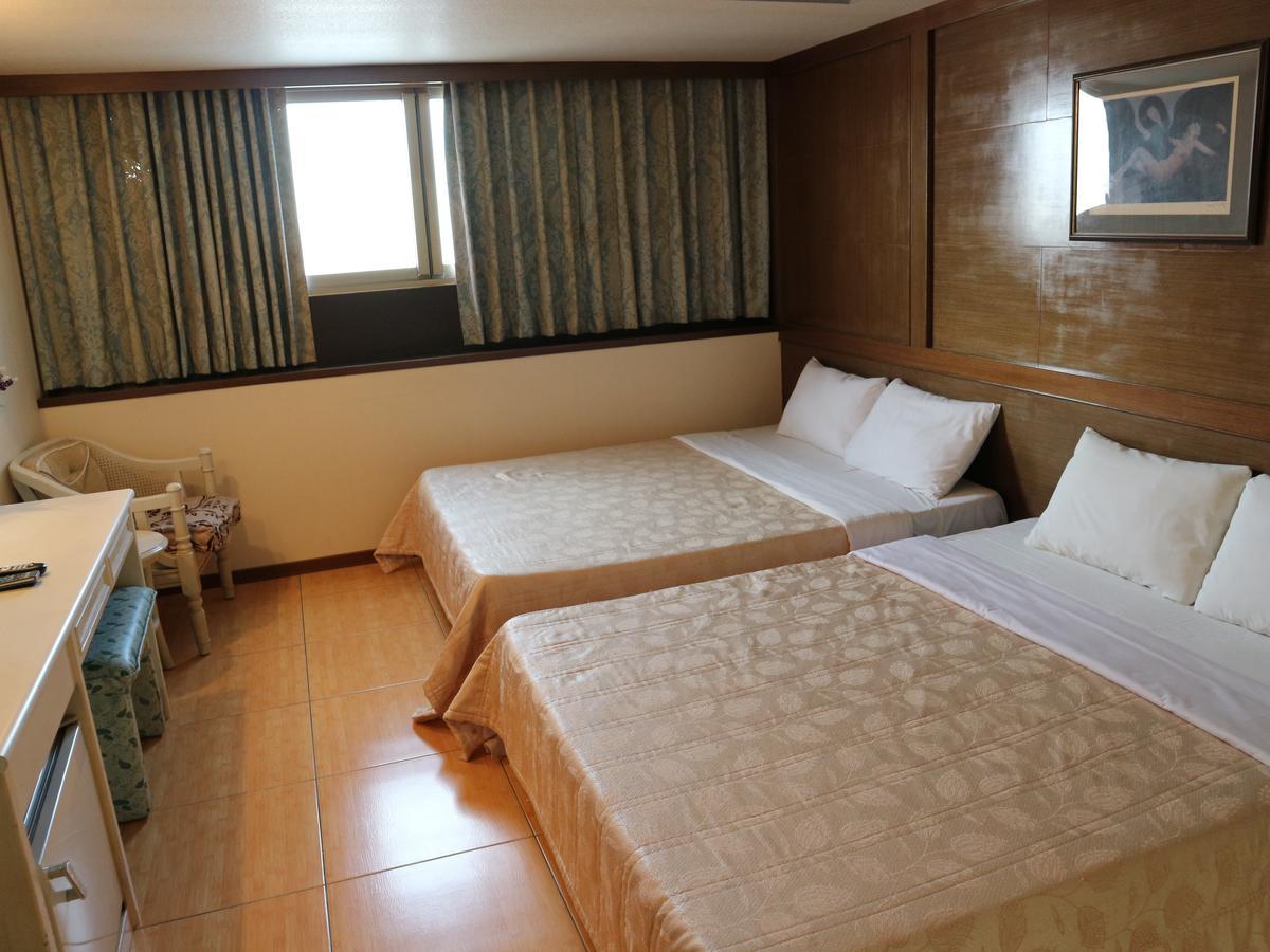 Sanmin Hotel Changhua City Exterior photo